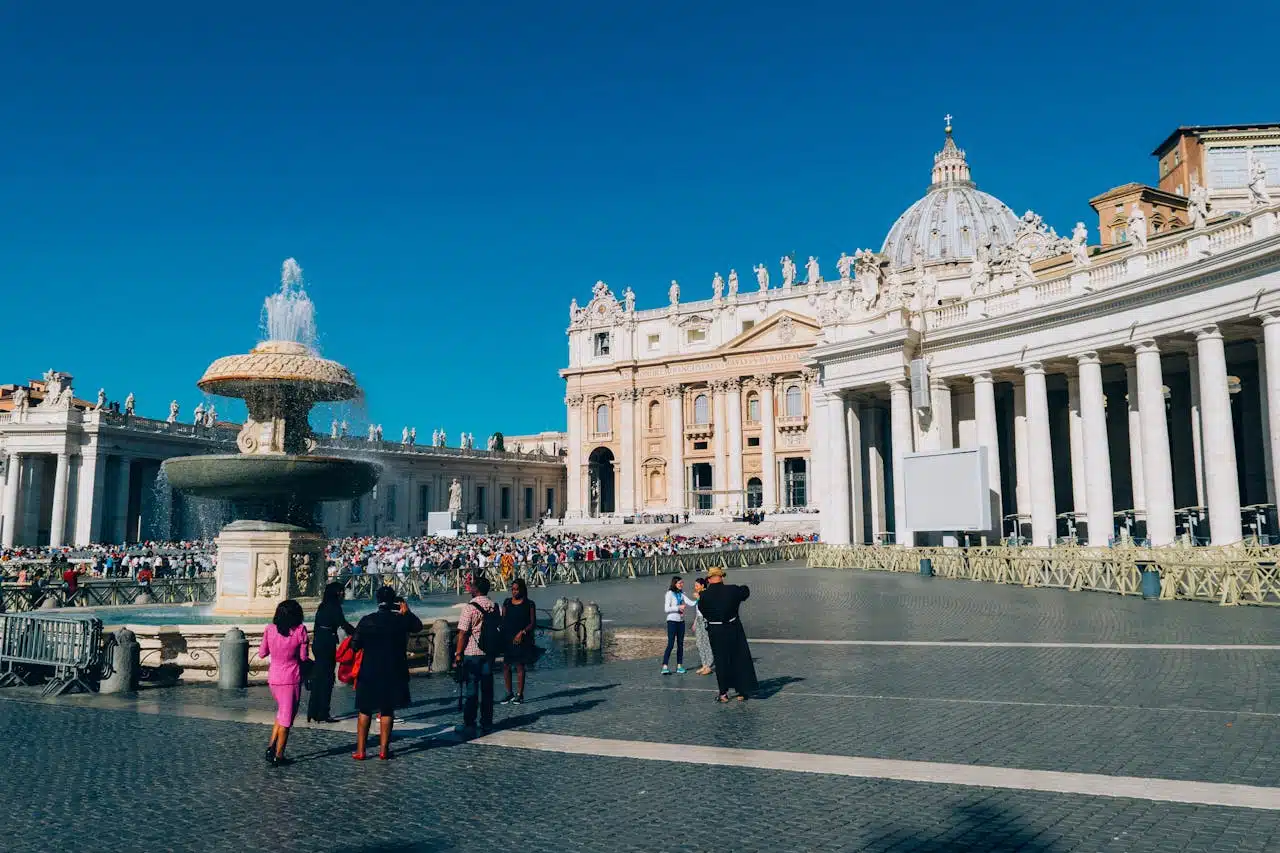 Explorer Vatican : le plus petit pays du monde aux grandes histoires