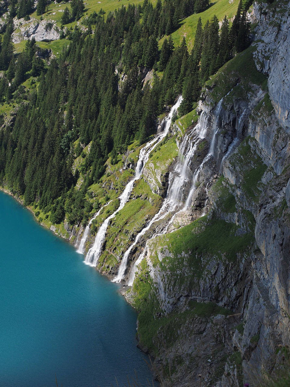 Le lac d’Oeschinen: un endroit idéal pour la randonnée